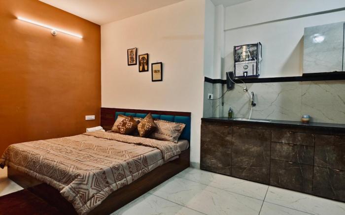 Cozy Studio with King Bed & Modern Comforts