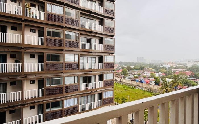 * * WV 28 Serene Balcony Spot