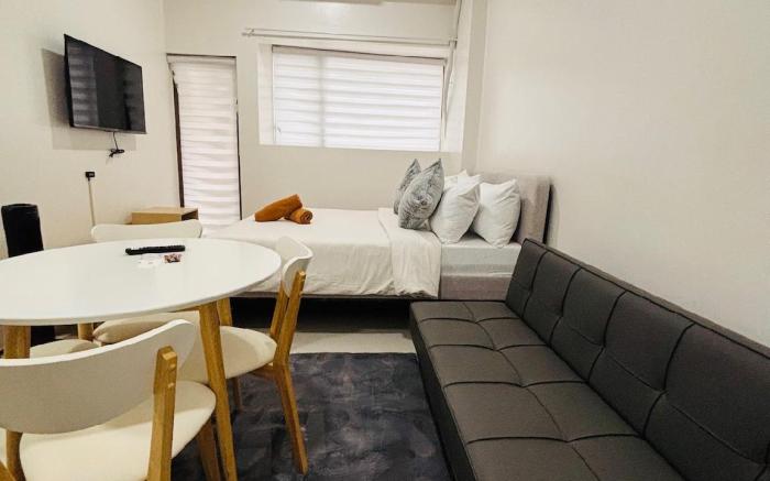 * * WV 28 Serene Balcony Spot