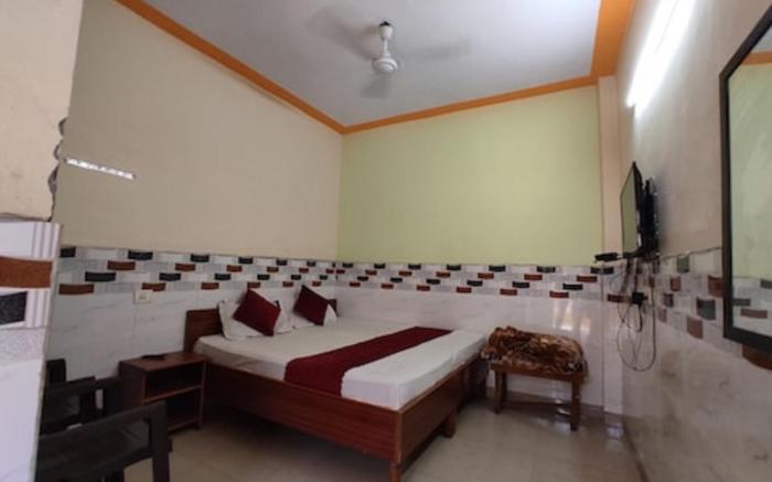 Diwan Guest House 1 km Nizamudin Station Delhi