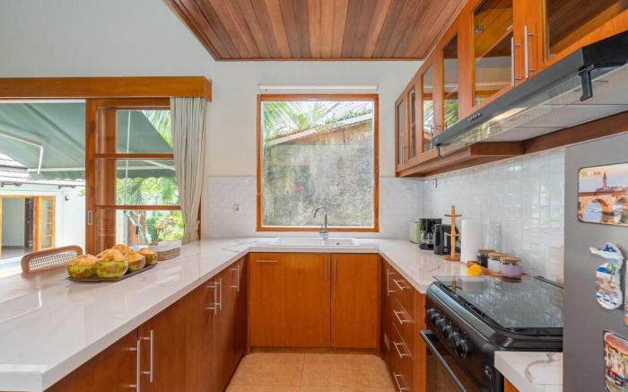 Casa Lola Bright 3BR Villa with Pool Near Melasti