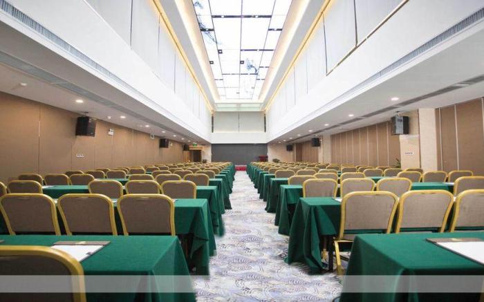 Ruineng CEO International Hotel (Hefei South Railway Station Leijie  Street)