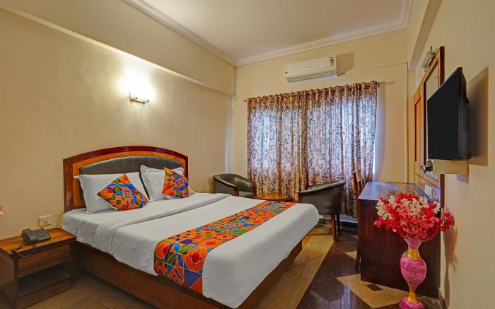 FabHotel Aura Inn