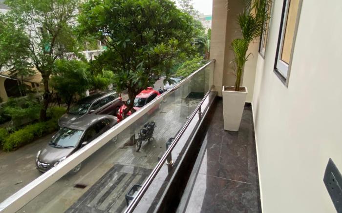 Let'stay- DLF Phase 1, Gurugram