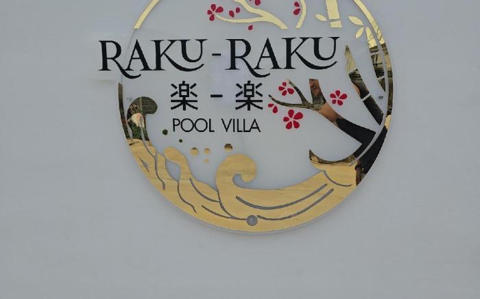 Raku-Raku Pool Villa Bangsaen