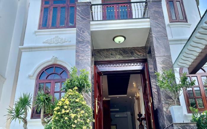 DELUXE VILLA III  5 phòng ngủ 6 giường lớn