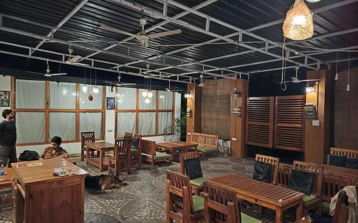 Moondance Hostel & Garden Restaurant