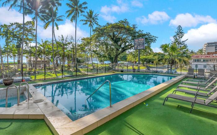 Rainforest   Reef Retreat - Esplanade Ground-Floor Apartment