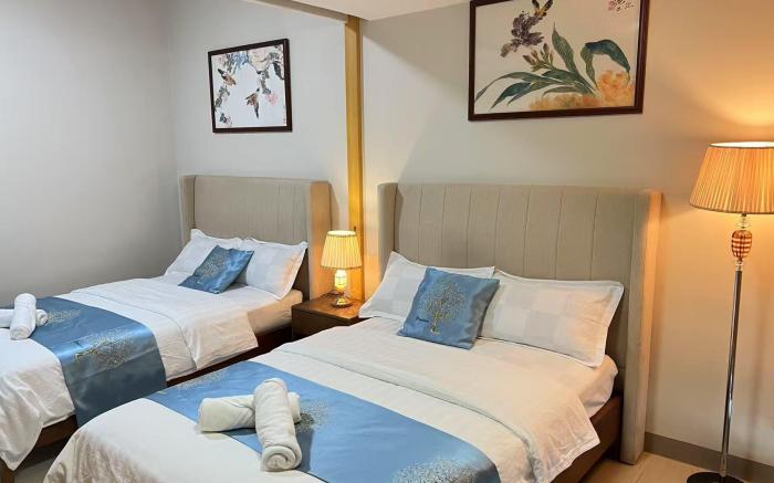 Easyworld @ One Uptown Residence B