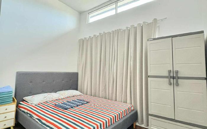 Full 3 Bedroom House near Airport - B