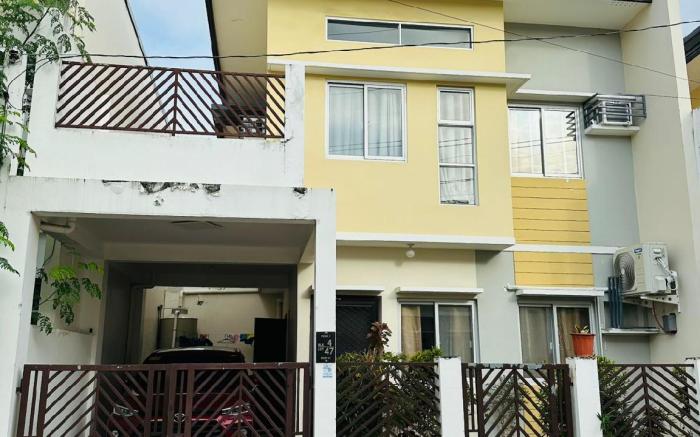 Full 3 Bedroom House near Airport - B