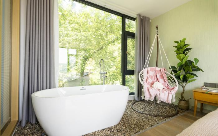 微风丨含早丨溯溪丨露营丨带泳池丨可带宠物丨高清投影丨竹林山景丨围炉煮茶丨可烧烤丨户外电影