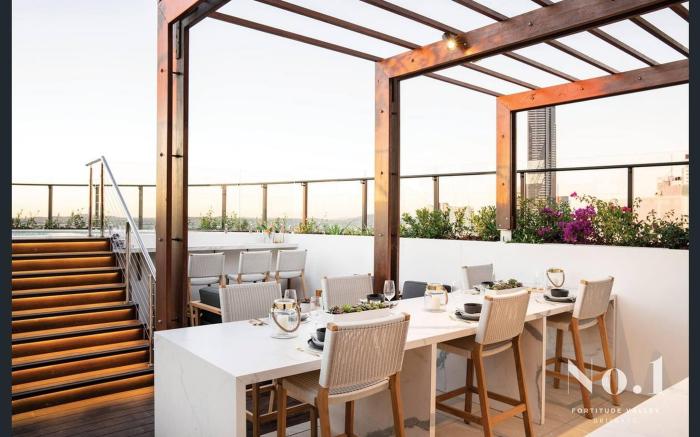 Luxury Apartments  w Rooftop Pool CBD