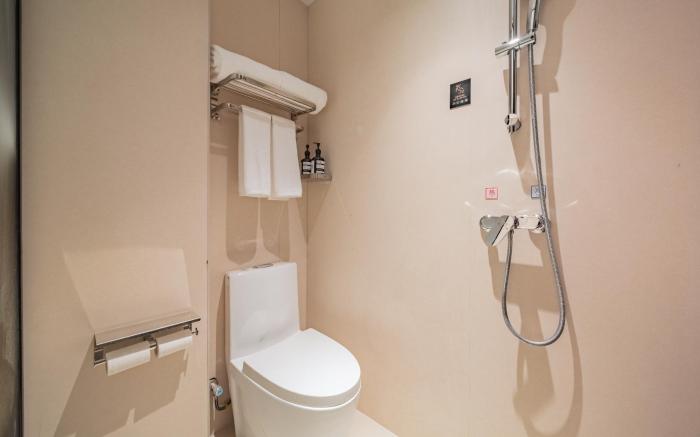 Elong ME Hotel Shanghai Global Harbor Meiling North Road Subway Station