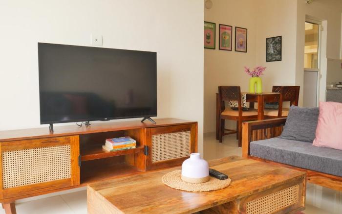 Artistic 2BR apt | 10 min to GOI Airport & Beaches