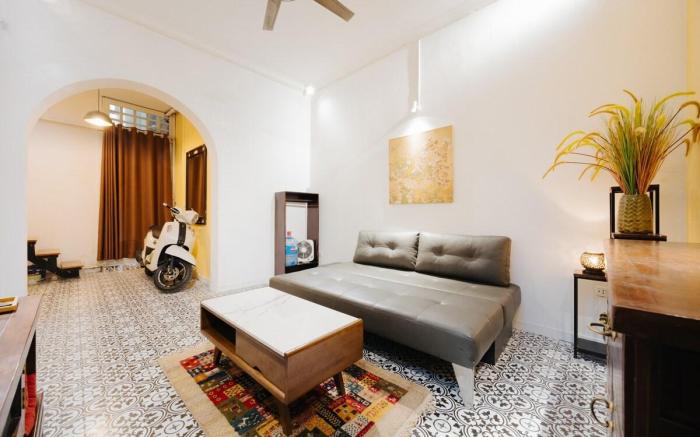 Sep Free Conical Hat/5' to OldQuarter/5Bed 3floor