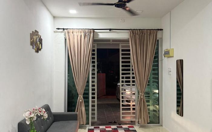 Cryptohouse @ Pantai Kelulut