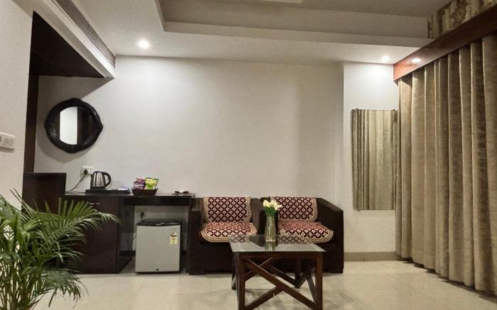 Hotel Impress By RMR Hotels