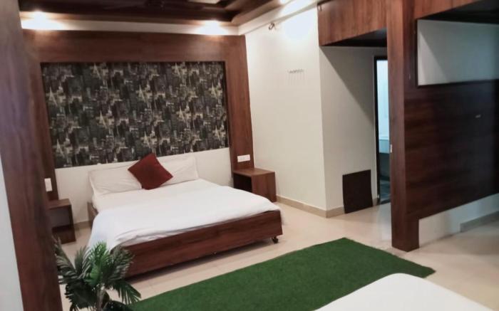 Hotel Raj Empire