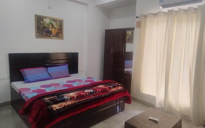 Shree Vrindavan Suites: Near Iskcon & Prem Mandir