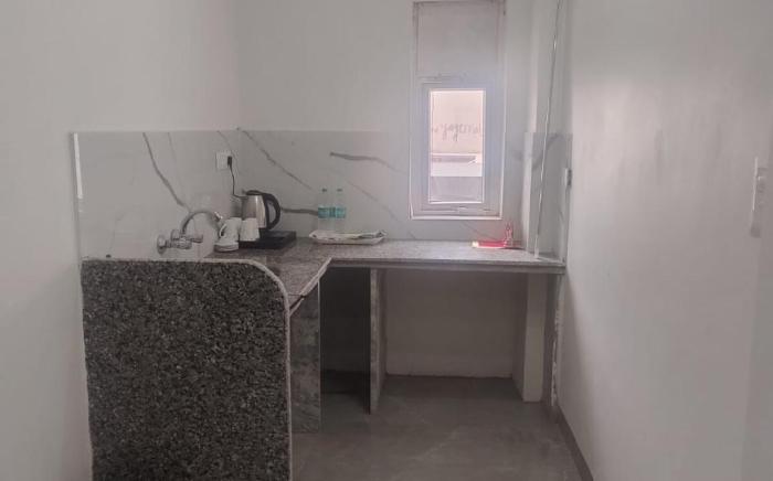 Shree Vrindavan Suites: Near Iskcon & Prem Mandir