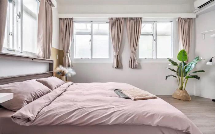 Spacious cozy2bdrm, fast WIFI,2stop to airportline