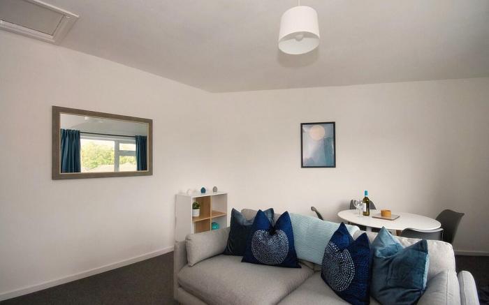 #34 Two bed apt Private Parking Stylish & homely