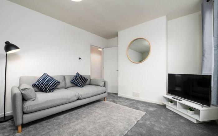 #33 Beautiful 2 bed apt Tamworth Private Parking