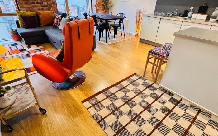 #12 Homely & Charming 2 Bed, Sleeps 6 w. balcony