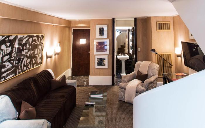 City Club Hotel
