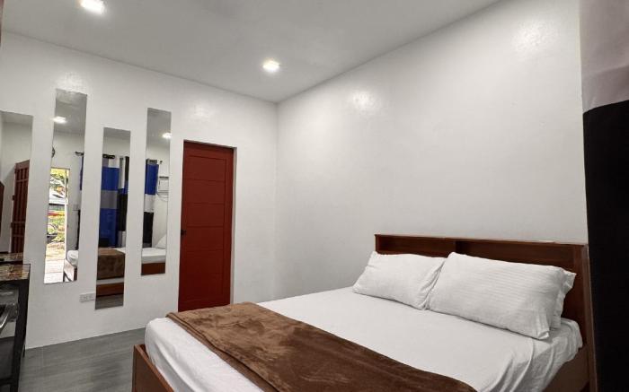 H&M Bachelors Pad Italia Room