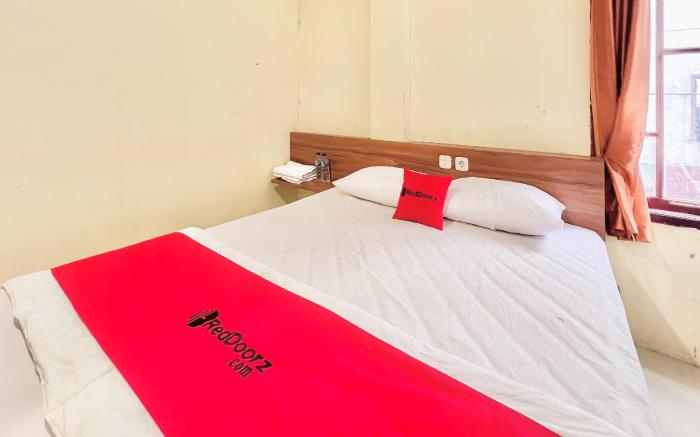 RedDoorz Syariah @ D’Niel Homestay Mandala