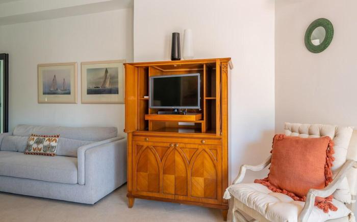 Molo Angioino Suites: Spacious room with terrace