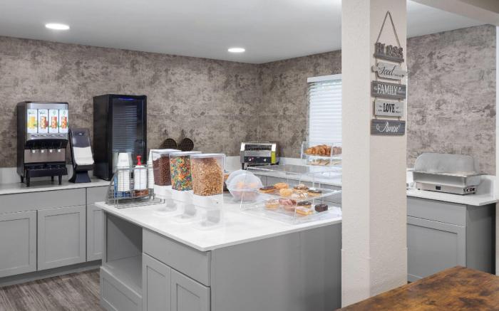 Days Inn by Wyndham Waukegan