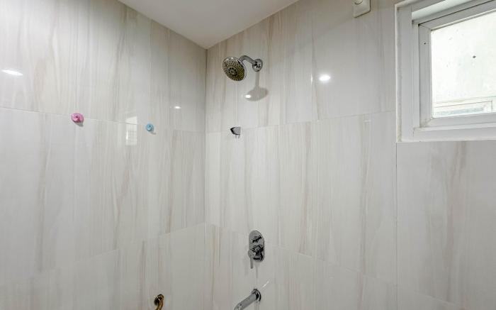 Near Mall 3BR at Grand Sungkono Lagoon By Travelio