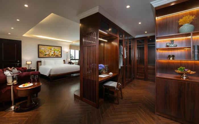 MAY DE VILLE Crown Hotel 1