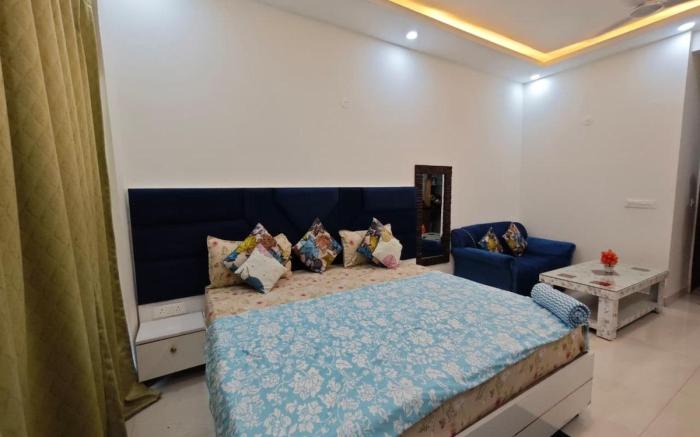 Dream Vibes Studio Superior– Gaur City Cente