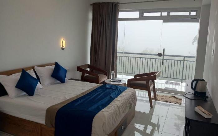 THE FORTUNARA CROWN MUNNAR