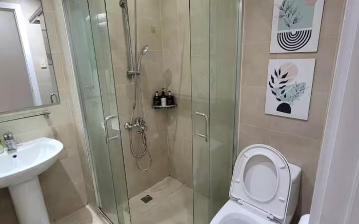 Incredible Makati Studio Unit/Stunning view &65"TV