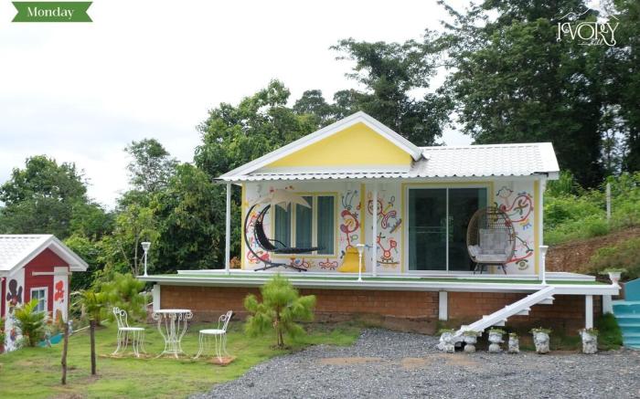 Ivory Hill Yellow house in Chiangmai Mae On
