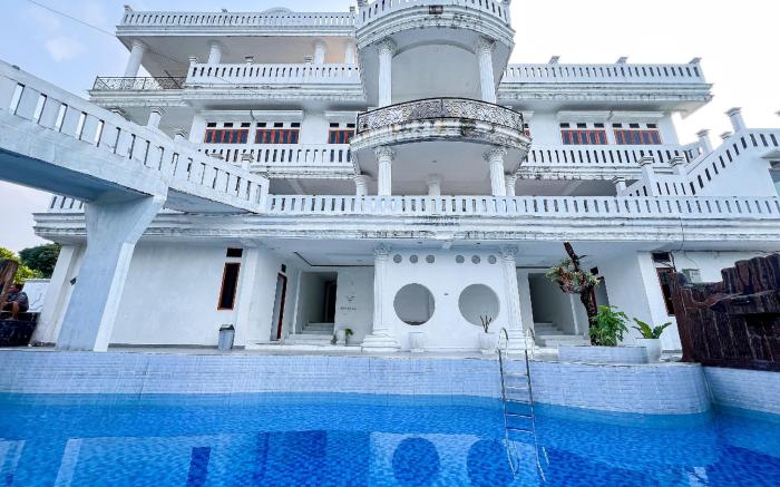 RedDoorz Near Gunung Salak