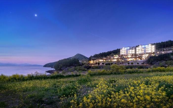 Sunset Hanok Poolvilla Pension and Resort