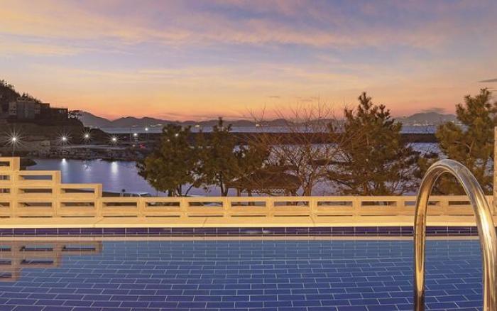 Annyeong noeul poolvilla