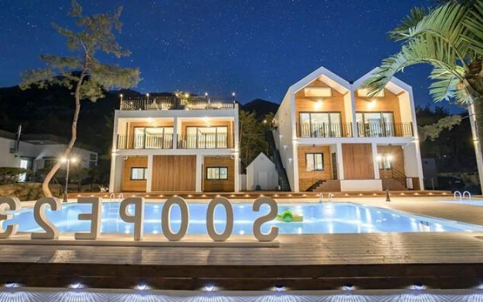 Supe23 Pool Villa