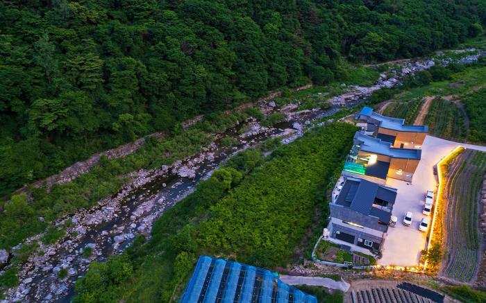 Muju Pool Villa Yellowstone