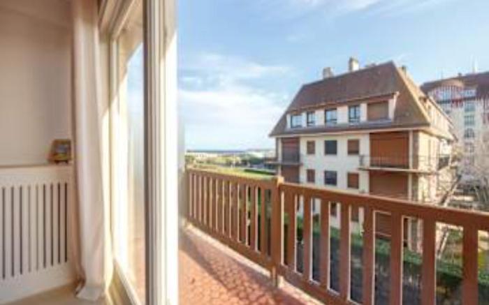Luxury sea view 3BR/2BA with services in Deauville