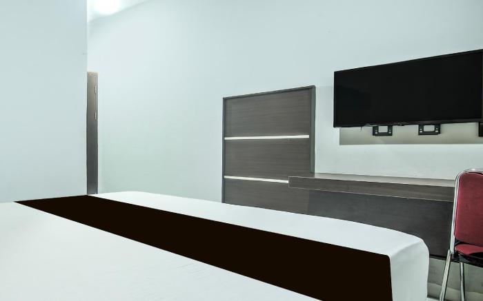 OYO 94781 Hotel Lucky Inn Makassar