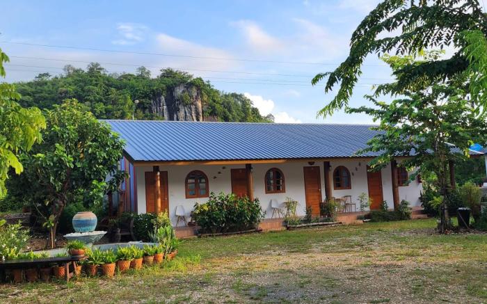 นกขมิ้นรีสอร์ท บ้านไร่ อุทัยธานี