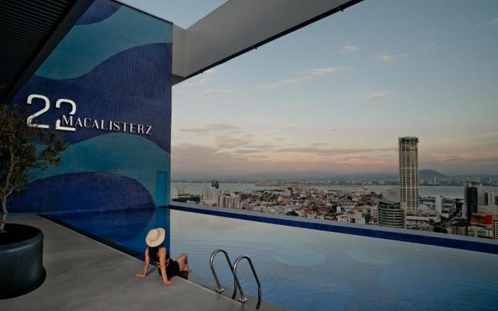 22 Macalisterz Leisure Suites George Town