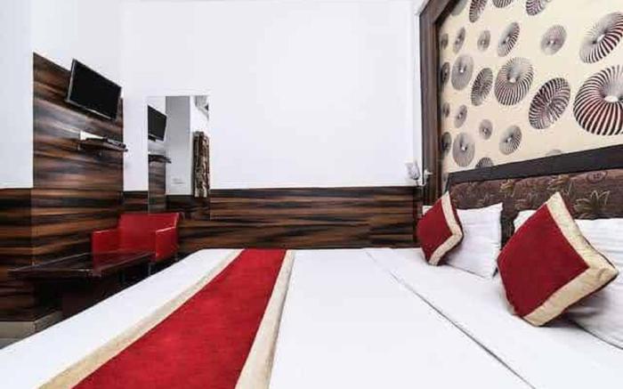 Hotel Pathway at Airport